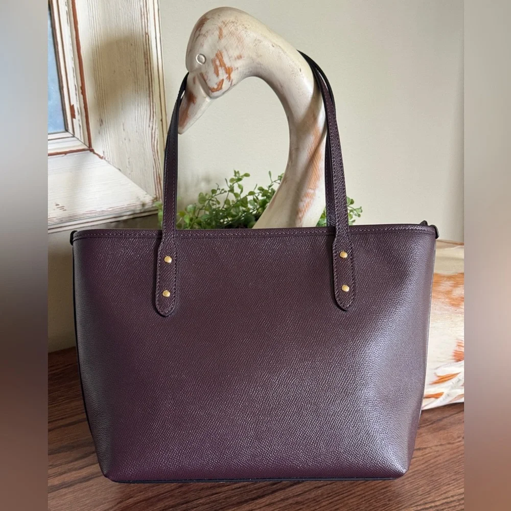 COACH, Brown Tote, Pre-Owned, Condition. Zippered, Gold Hardware. Very Nice. BR - Picture 2 of 10